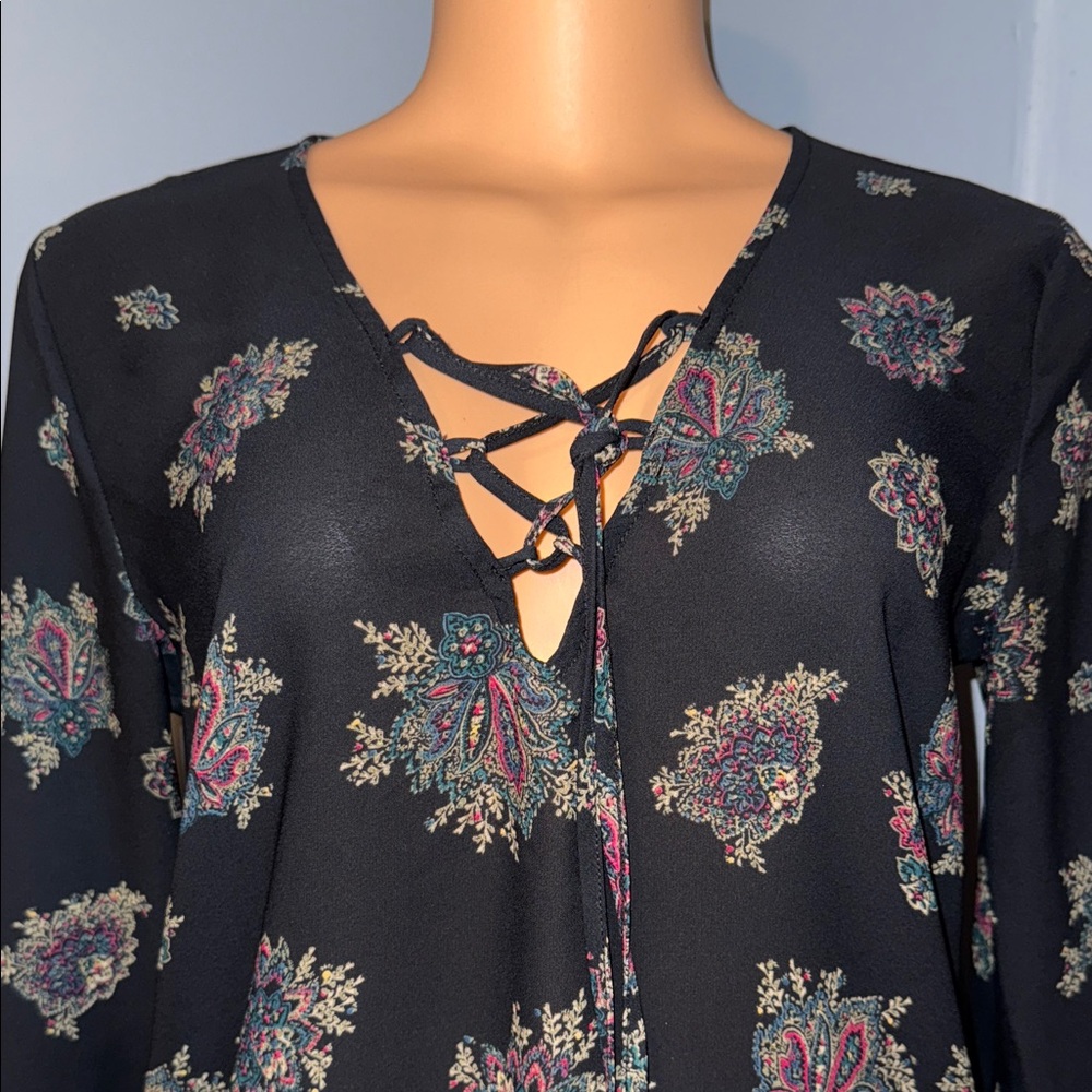 Abercrombie & Fitch Black Floral Lace-Up Blouse - Picture 2 of 6